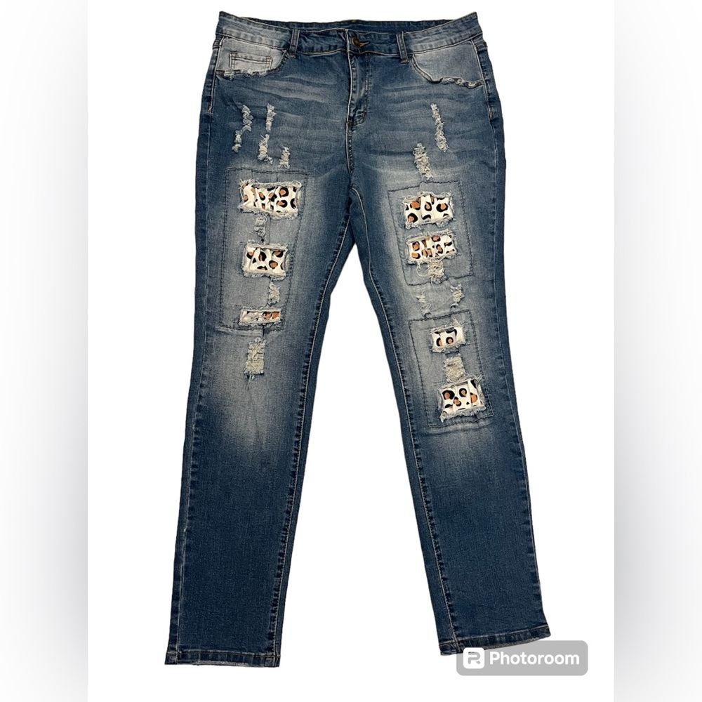 LEOPARD PRINT PATCHES jeans. Distressed. Size 36 waist. NWOT.